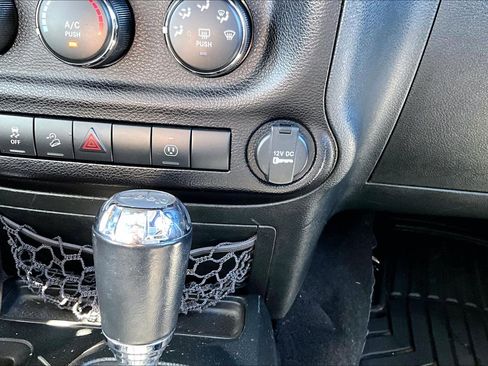 Used 2018 Jeep Wrangler Sahara w/ Connectivity Group image 19