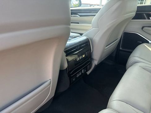 Used 2023 Jeep Wagoneer 2WD image 25