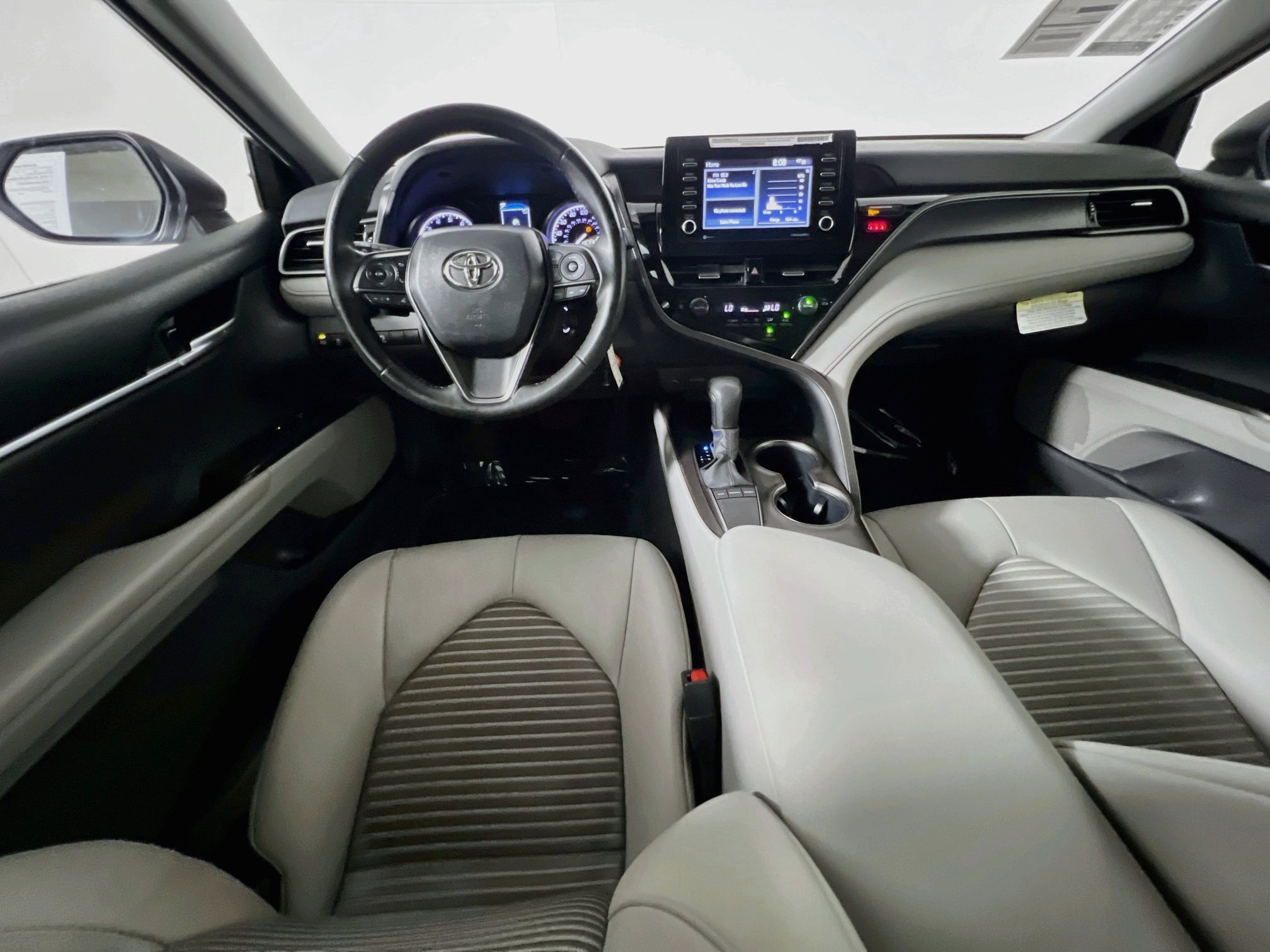 Used 2024 Toyota Camry SE FWD image 29