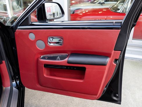 Used 2016 Rolls-Royce Ghost image 40