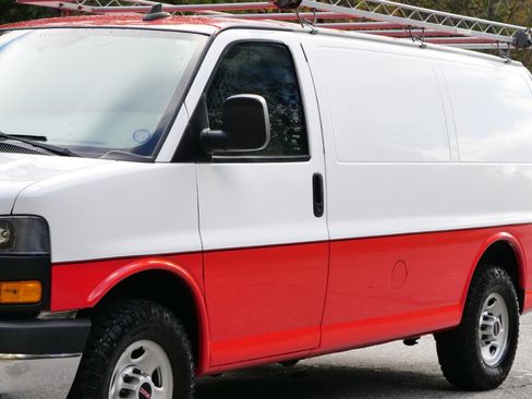 Used 2018 GMC Savana 3500 w/ Driver Convenience Package image 44