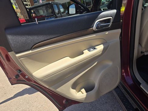 Used 2017 Jeep Grand Cherokee Laredo w/ Quick Order Package 23E image 18