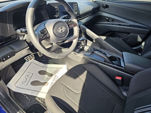 Certified 2025 Hyundai Elantra Sport image 7