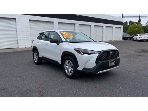 Used 2024 Toyota Corolla Cross L image 5