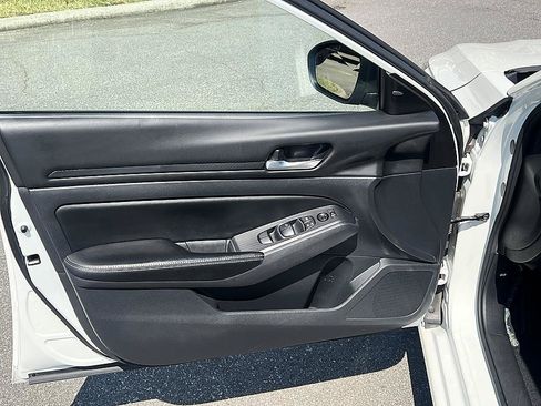 Certified 2024 Nissan Altima 2.5 SV FWD image 19
