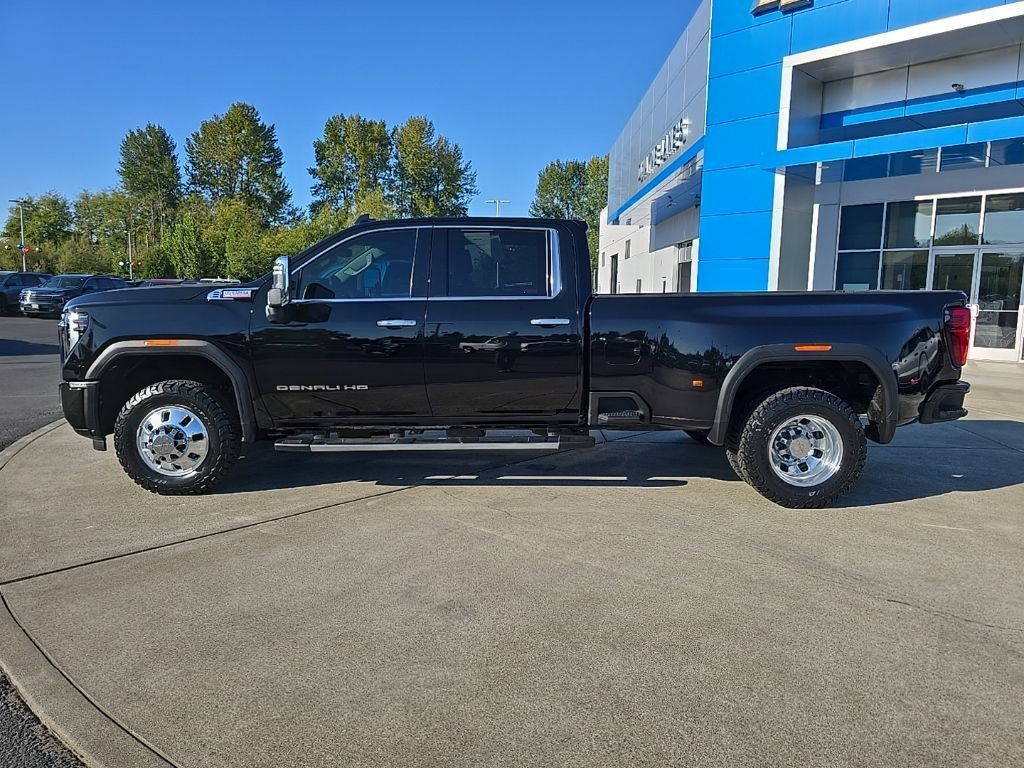 Used 2025 GMC Sierra 3500 Denali AWD/4WD image 2