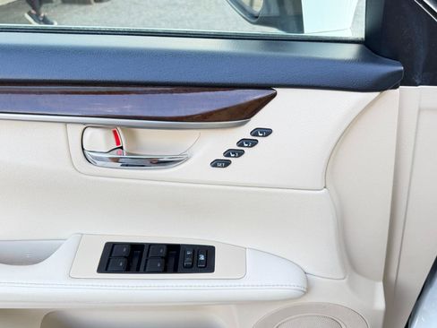 Used 2015 Lexus ES 350 w/ Luxury Package FWD image 17