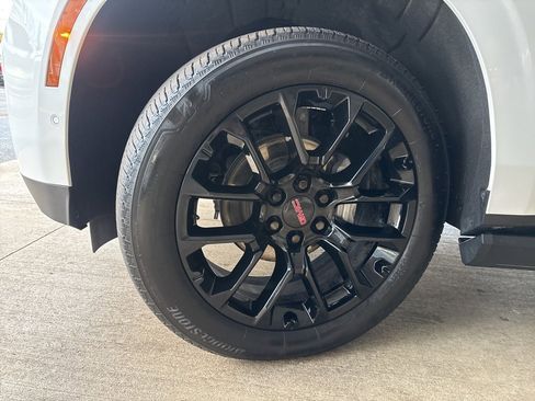 Used 2025 GMC Yukon Denali w/ Sun & Power Step Package image 50