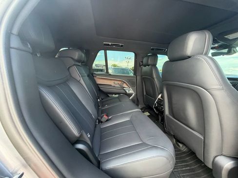 Used 2025 Land Rover Range Rover SE AWD/4WD image 18