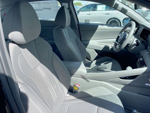 Used 2025 Hyundai Elantra Sport image 49