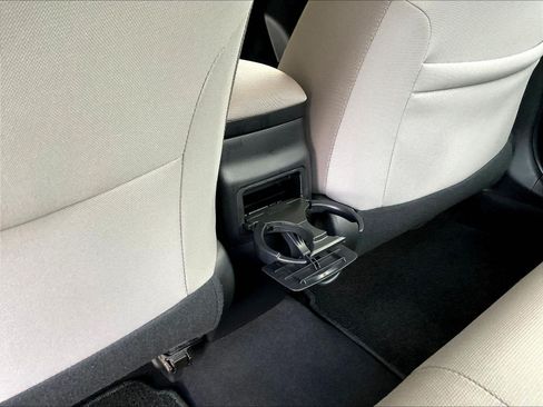 Used 2015 Toyota Corolla LE FWD image 10