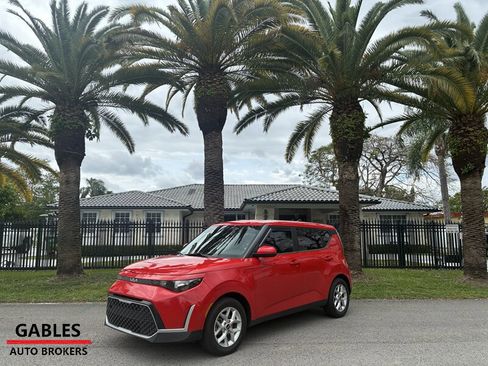 Used 2023 Kia Soul LX w/ Option Group 015 FWD image 6