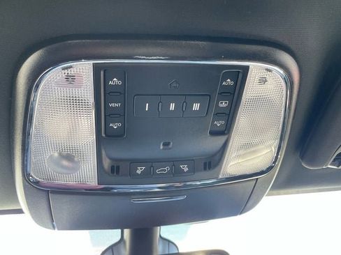 Used 2021 Jeep Grand Cherokee Limited w/ Luxury Group II image 24