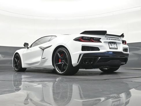 Used 2025 Chevrolet Corvette E-Ray AWD/4WD image 25