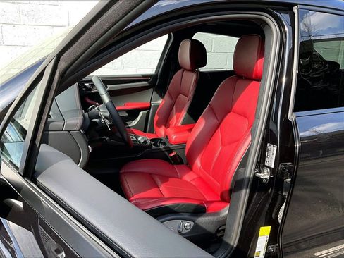 Certified 2025 Porsche Macan AWD/4WD image 5