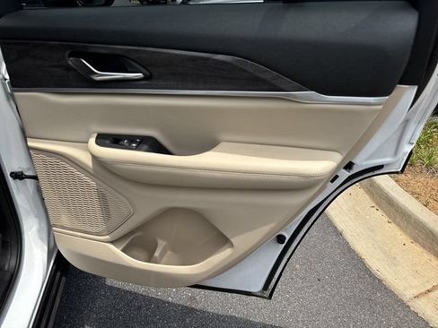 Certified 2024 Jeep Grand Cherokee Limited w/ Black Appearance Package RWD image 19