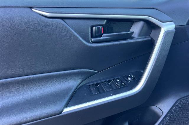 Certified 2022 Toyota RAV4 LE AWD/4WD image 12