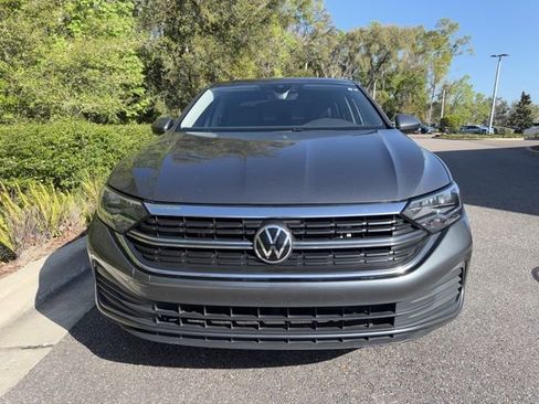 Certified 2023 Volkswagen Jetta SE w/ Panoramic Sunroof Package image 2