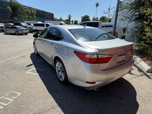 Used 2013 Lexus ES 350 w/ Luxury Pkg FWD image 4
