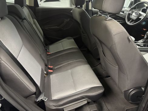 Used 2017 Ford Escape SE w/ Equipment Group 201A FWD image 14