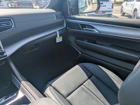 New 2025 Jeep Wagoneer Series II w/ Premium Group I image 17