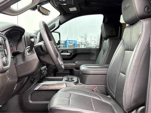 Used 2021 Chevrolet Silverado 2500 High Country w/ Technology Package image 16