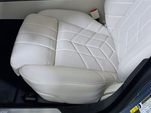 New 2026 BMW i7 xDrive60 w/ Executive Package image 23