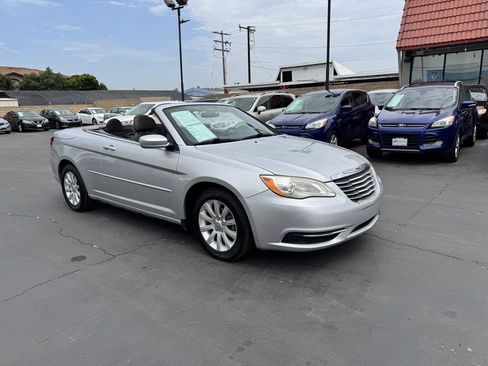 Used 2011 Chrysler 200 Touring FWD image 8
