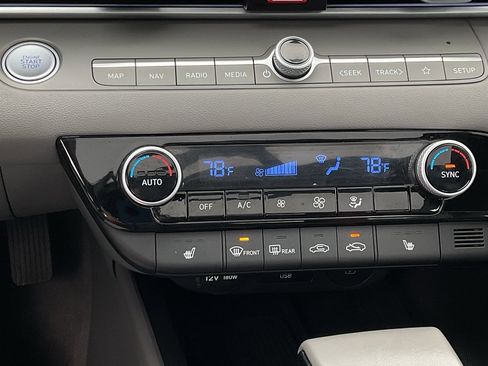 Used 2025 Hyundai Elantra SEL image 33