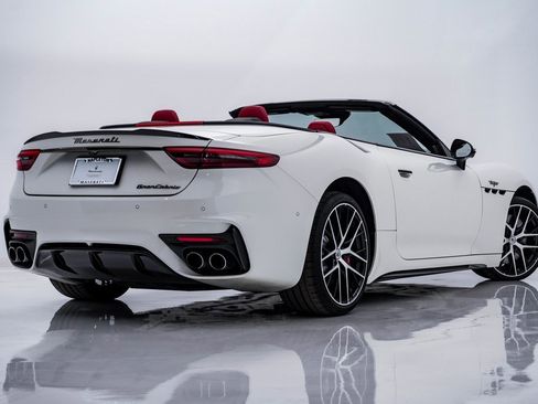 Used 2024 Maserati GranCabrio Trofeo image 10