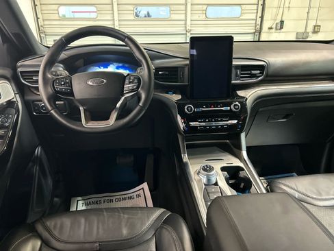 Used 2021 Ford Explorer Platinum w/ Equipment Group 601A AWD/4WD image 4