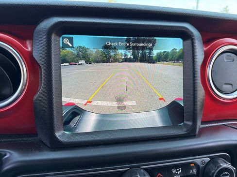 Used 2020 Jeep Gladiator Rubicon AWD/4WD image 11
