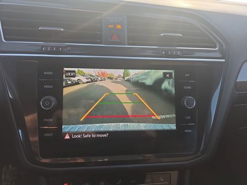 Used 2022 Volkswagen Tiguan SE image 20