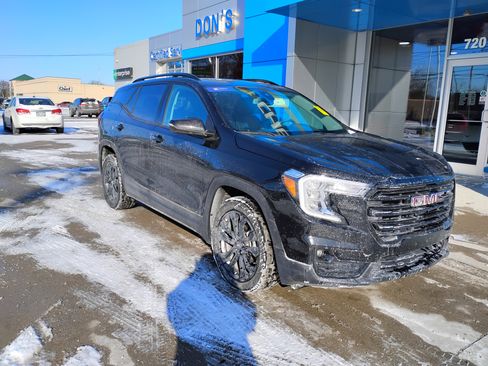 Used 2022 GMC Terrain SLT w/ Elevation Edition image 3