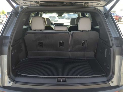 Used 2026 GMC Acadia Elevation w/ Elevation Premium Package FWD image 27