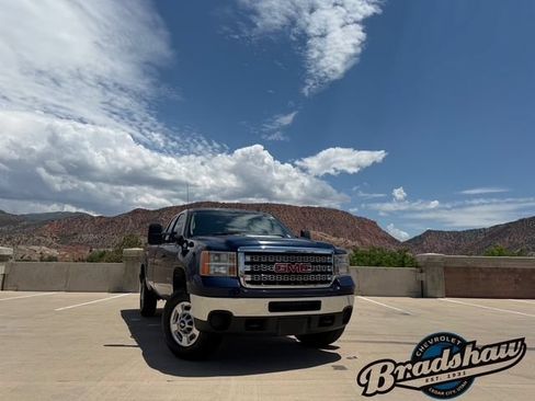 Used 2012 GMC Sierra 2500 SLE AWD/4WD image 2