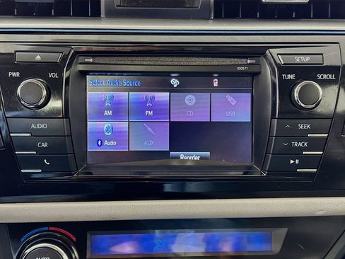 Used 2016 Toyota Corolla LE FWD image 17