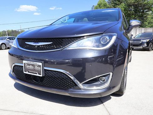 Used 2020 Chrysler Pacifica Limited w/ Tire & Wheel Group image 35