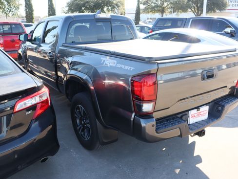 Used 2019 Toyota Tacoma TRD Sport image 6