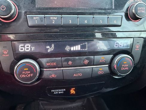 Used 2015 Nissan Rogue SV image 13