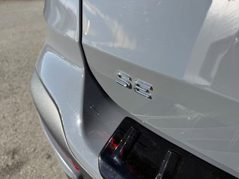 Used 2024 Volkswagen Taos SE image 11