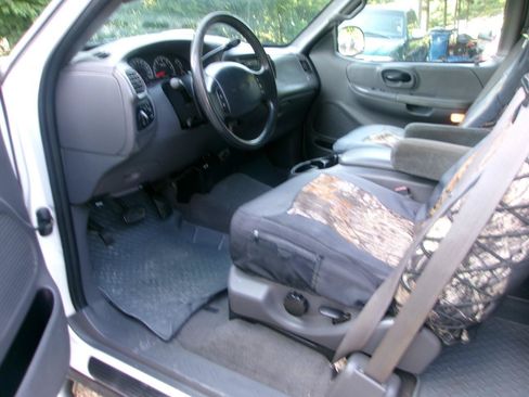 Used 2000 Ford F150 XLT AWD/4WD image 9
