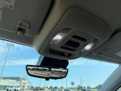 Used 2023 Buick Envision Avenir FWD image 21