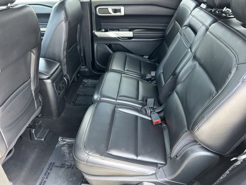 Used 2023 Ford Explorer XLT w/ Equipment Group 202A RWD image 14