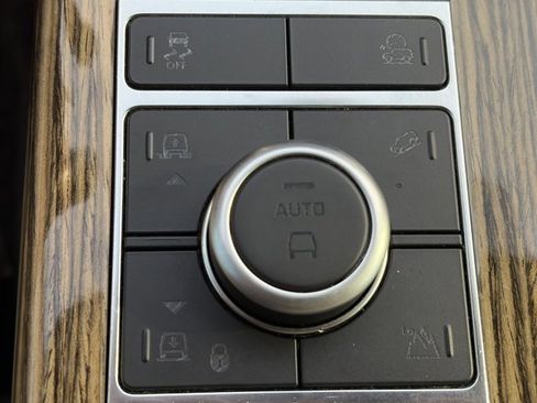 Used 2018 Land Rover Range Rover Long Wheelbase Supercharged image 28