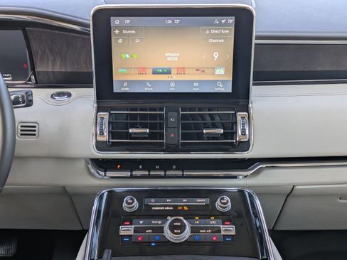 Used 2021 Lincoln Navigator Reserve image 21