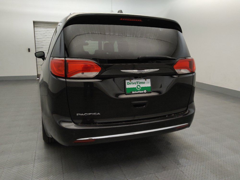 Used 2017 Chrysler Pacifica Touring-L Plus FWD image 6
