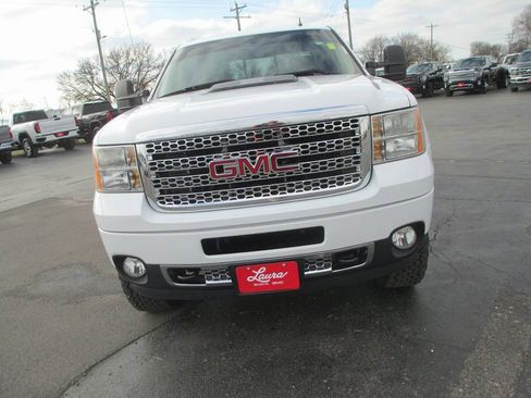 Used 2014 GMC Sierra 2500 Denali w/ Suspension Package, Off-Road image 12