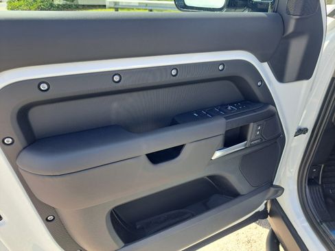 Used 2025 Land Rover Defender 130 V8 image 10