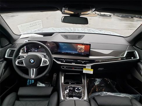 New 2026 BMW X5 M60i image 13